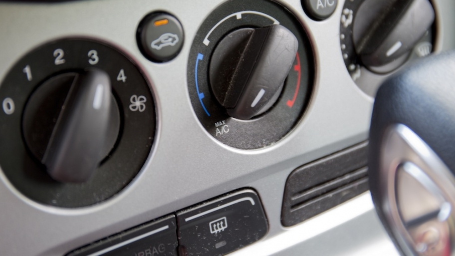 Car air conditioner